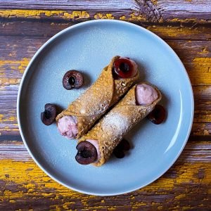 Cannoli dessert